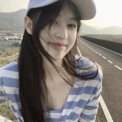 穿黄靴子的女孩